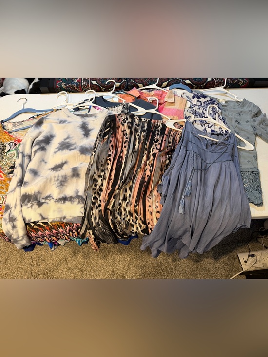 Tops - FIRM PRICE - LOT OF 10-small/medium tops